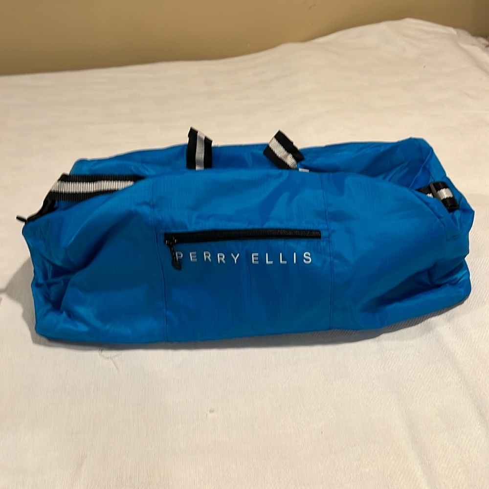 NWOT Perry Ellis duffle bag